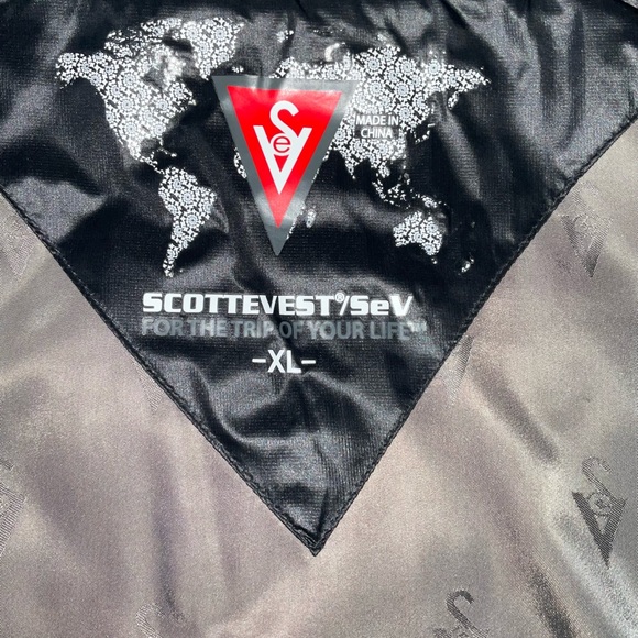 SCOTTeVEST Men's Black Diamond Quilted TEC PufferJacket - Picture 3 of 10